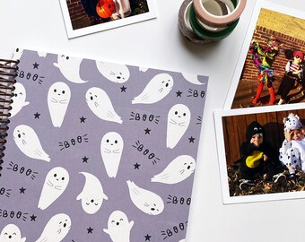 Halloween memory book for your kids' Halloween costume photos & memories. || Baby's first Halloween photos and family Halloween photos