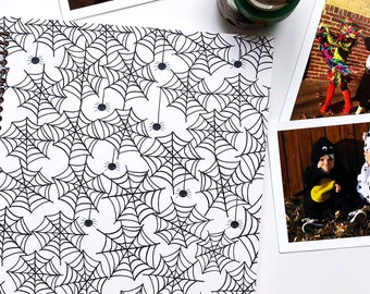 Halloween memory book for your kids' Halloween costume photos & memories. || Baby's first Halloween photos and family Halloween photos