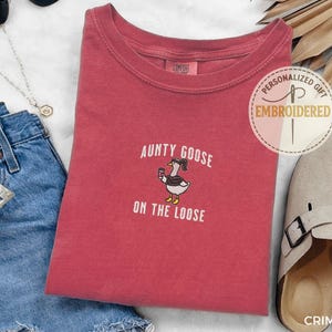 刺繍入りおばさんおバカなグースシャツ、クール・アンツ・クラブTシャツ、おばさんへの面白いグース好きギフト、妊娠発表Tシャツ、E023