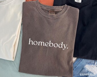 Homebody Benutzerdefiniertes Hemd für zu Hause bleiben, Soziale Distanz T-Shirt, Personalisiertes Geschenk der Familie, Quarantäne benutzerdefinierte T-Shirt, Introvertiertes Grafik T-Shirt A007
