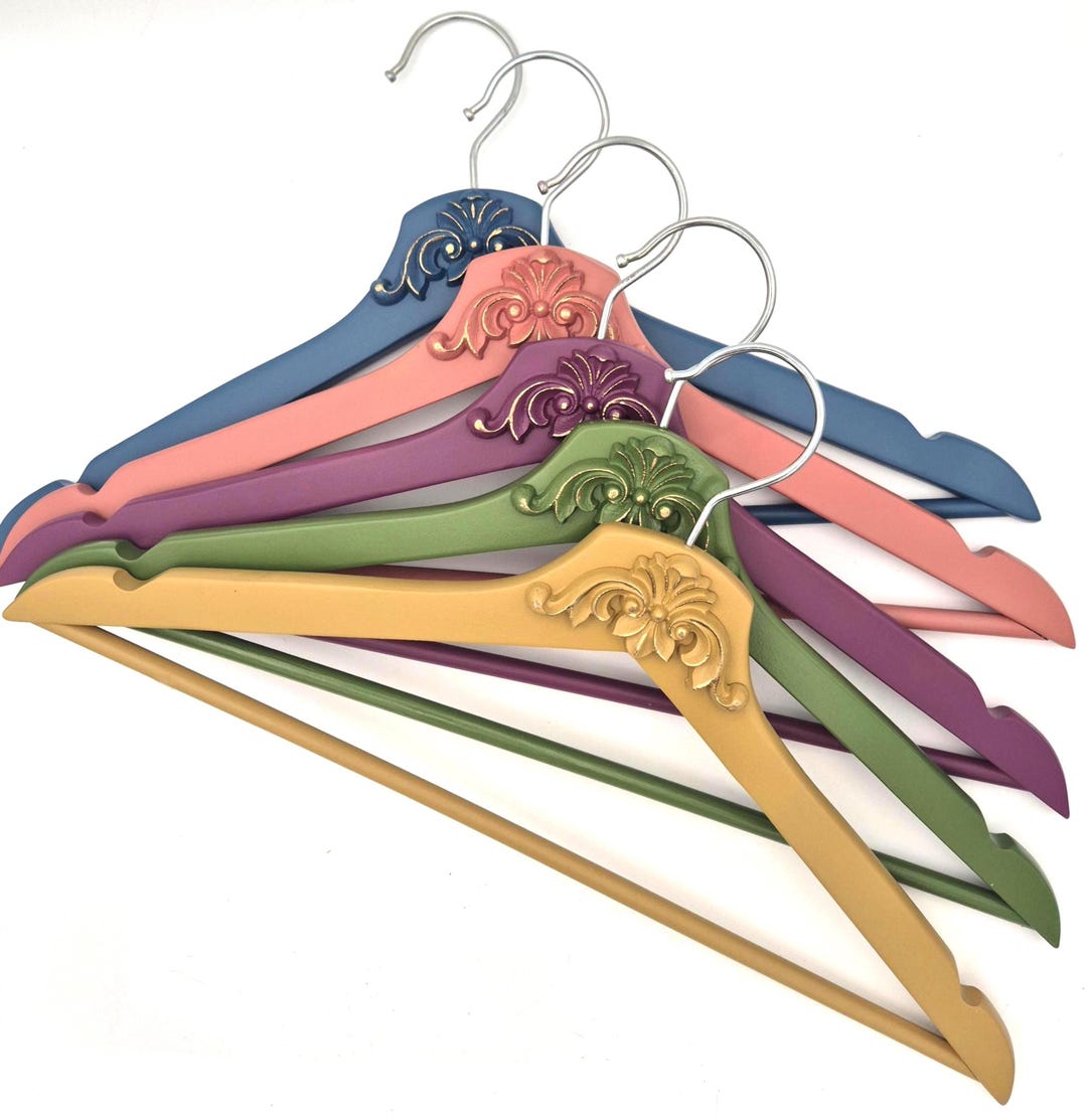 classic-wooden-clothes-hangers-baroque-style-per-piece-or-per-set