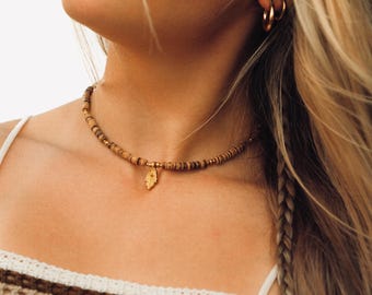Necklace | Hand of Fatima | Hamsa | Chamsa | with charm | Coconut beads | Natural pearls | Boho | Brass | Gold | Festival jewelry | Handmade