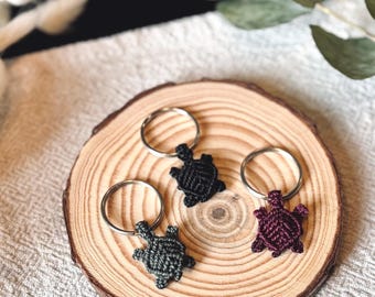 Macrame keychain | Turtle | Turtle pendant | Boho | Gift idea | Present | Handmade | Boho macrame | DIY