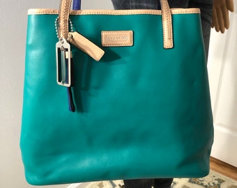 Coach large deals city zip tote