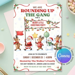 Peut inclure: Une invitation à une fête de Noël avec le texte "We are rounding up the gang for a Merry Little Christmas Party." L'invitation présente le Père Noël, des rennes et un bonhomme de neige. La fête a lieu le dimanche 20 décembre à 16h00.