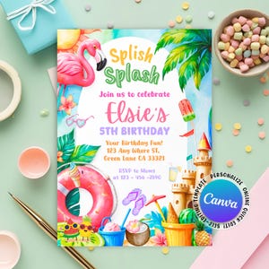 Peut inclure: Une invitation colorée pour une fête d'anniversaire de 5 ans sur le thème de la plage. L'invitation représente un flamant rose, un parasol de plage, un château de sable, une bouée et une sucette glacée. Le texte sur l'invitation est le suivant : "Splish Splash Rejoignez-nous pour célébrer le 5e anniversaire d'Elsie Votre plaisir d'anniversaire ! 123 Any Where ST, Green Lane CA 33321 RSVP aux mamans au 123-456-7890"