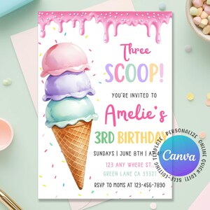以下が含まれることがあります： 3つのスクープのアイスクリームのイラストが描かれた誕生日招待状。テキストは「Three SCOOP! You're invited to Amelie's 3rd Birthday」と書かれています。デザインには、ピンク色の滴るフロスティングとカラフルなスプリンクルが含まれています。
