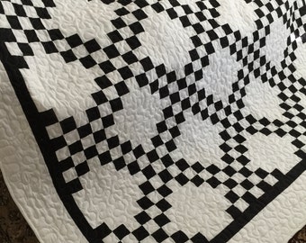 Quilt Double Irish Chain Black and White Queen With White Border