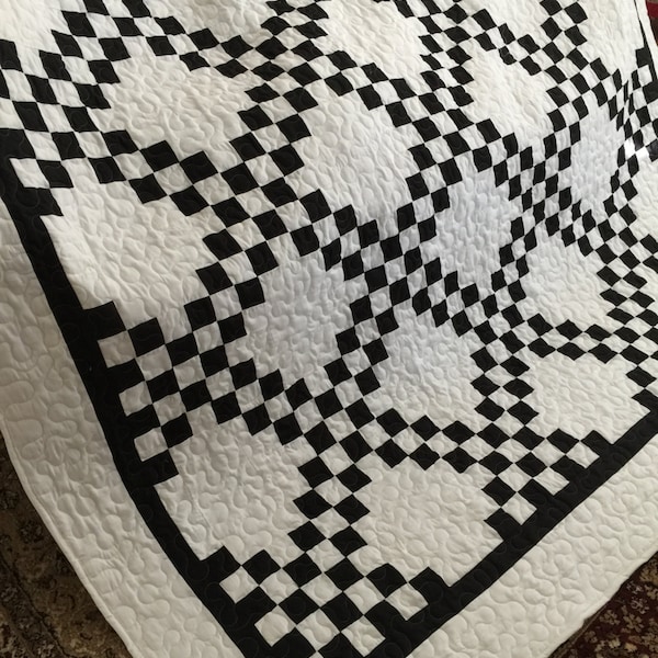 Quilt Double Irish Chain Black and White Queen With White Border