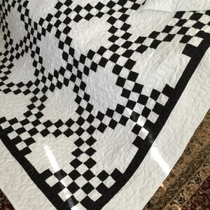 Quilt Double Irish Chain Black and White Queen With White Border Bild 4