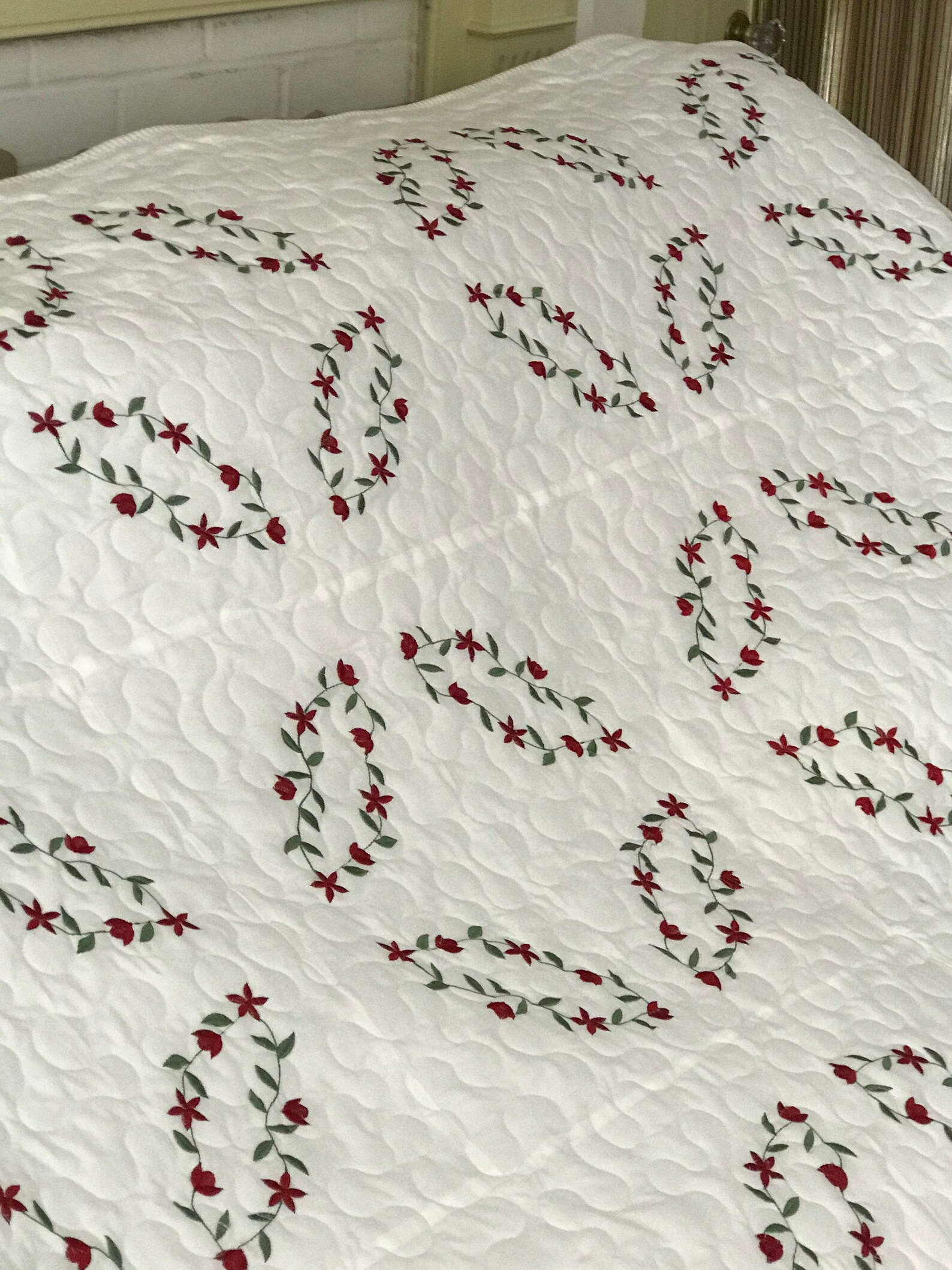 Quilt Double Wedding Ring Quilt With Sweet Dainty Red Flowers Etsy