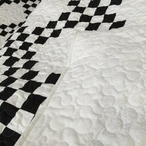 Quilt Double Irish Chain Black and White Queen With White Border Bild 5