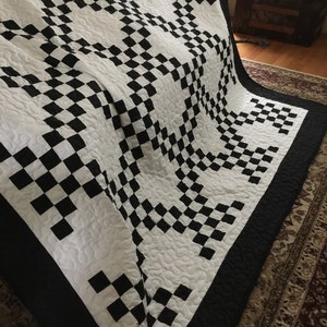 Quilt Black and White Double Irish Chain Queen