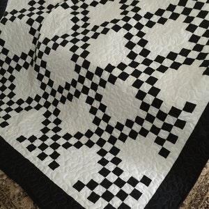 Quilt Black and White Double Irish Chain Queen image 3