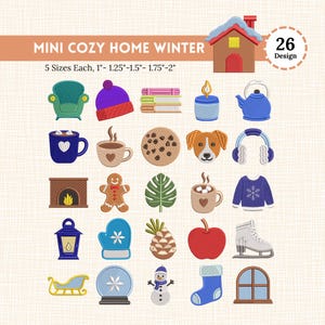 Op de afbeelding: Een verzameling van 26 geborduurde ontwerpen met een gezellig winterthema. De ontwerpen omvatten een huis, stoel, hoed, boeken, kaars, theepot, mokken, koekje, hond, koptelefoon, open haard, peperkoekman, blad, trui, lantaarn, want, ananas, appel, schaats, slee, sneeuwbol, sneeuwpop, sok en raam.