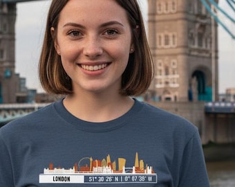 London Skyline T-Shirt with Coordinates | UK Travel Gift, Minimal City Tee | Maglietta Londra Souvenir