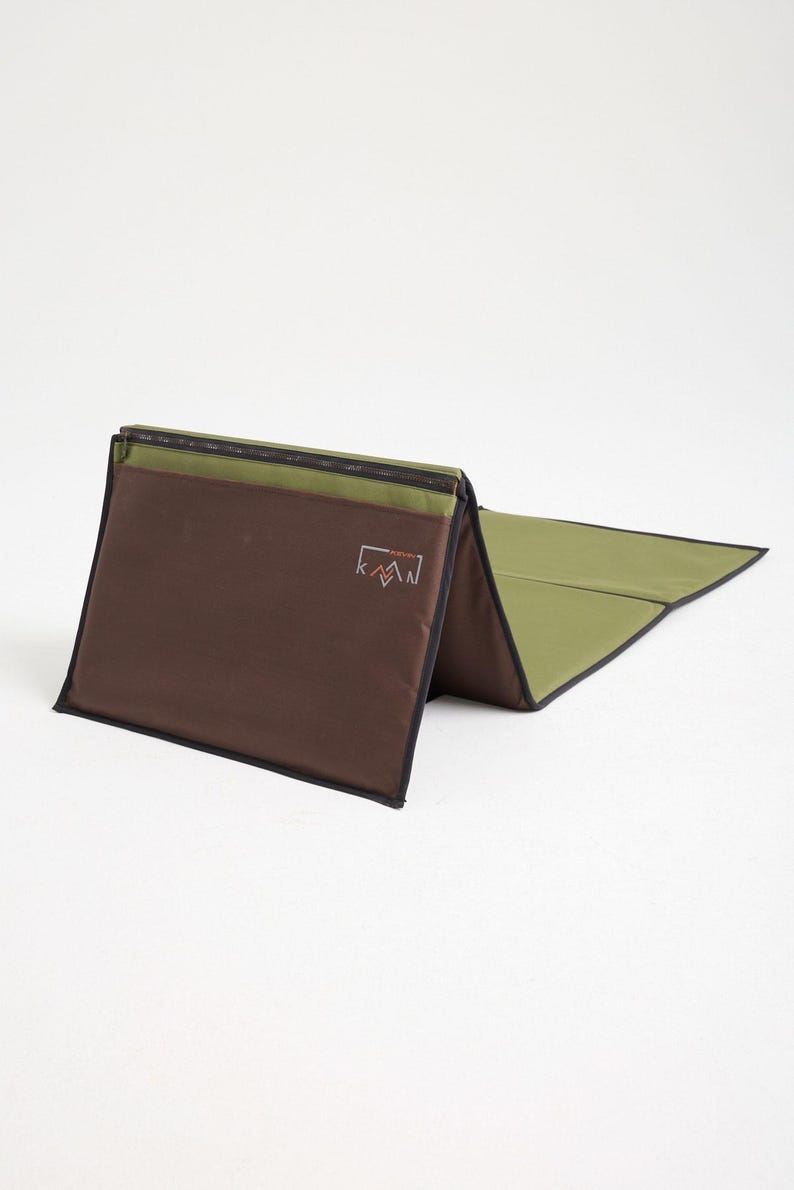 Silla de suelo plegable portátil TayaMat con respaldo - Colchoneta impermeable para camping y asiento de playa imagen 3