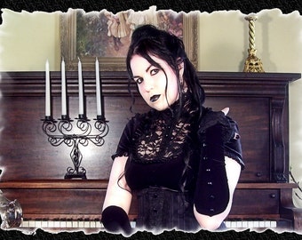 NOCTURNIS-parfumolie - rijpe fluweelzachte pruimen, zoete mirre, cederhout uit Virginia, amber, gothicparfum, vampierparfum, dracula