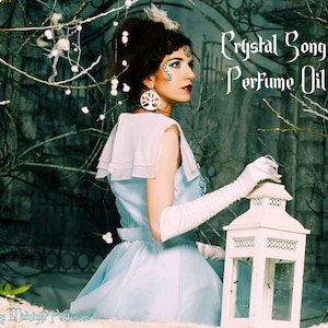 Crystal Song ™ Perfume Oil - Golden Amber, White Carnations, Sandalwood, Moon Flower, Vanilla Bean, Vetiver