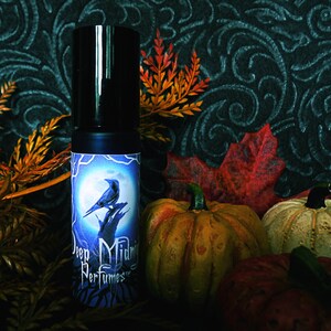 HARVEST HOME™ Perfume Oil - Tilled earth, cedar, leaves, berries, spices, apple, pumpkin, azalea flowers - Gothic Autumn - Fall Fragrance