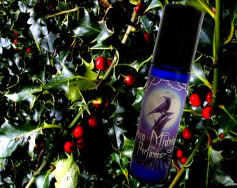 HOLLY and IVY Perfume Oil - festive hollyberries, earthy greens, winter forest - Victorian Perfume - Yule Perfume - Christmas Scent