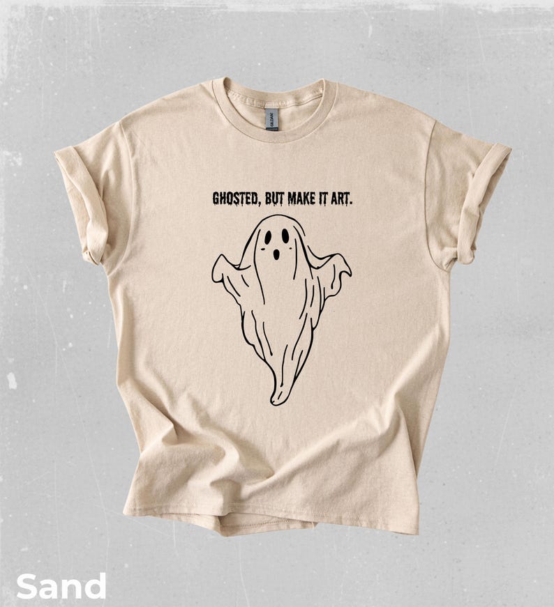 Maglietta minimalista con fantasma, maglietta spettrale di Halloween, elegante maglietta monocromatica, design moderno di Halloween, maglietta con fantasma di Halloween, regalo per lei immagine 4