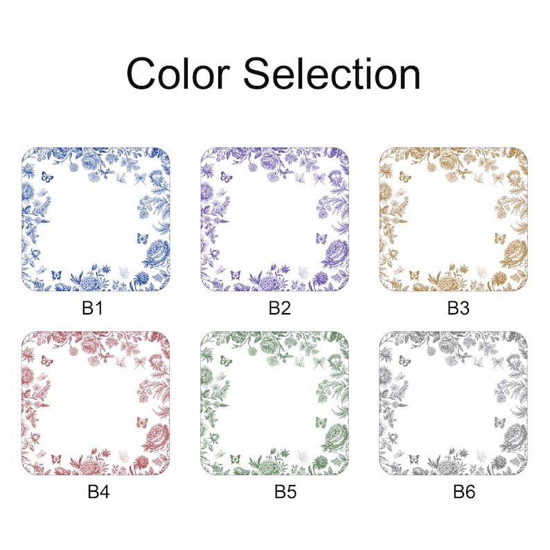 Pu&ograve; includere: L'immagine mostra sei sottobicchieri quadrati con disegni floreali e farfalle in vari colori. Il testo "Color Selection" &egrave; in alto. I colori includono blu, viola, oro, rosso, verde e grigio.