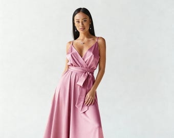 Dammig rosa satin maxiklänning, omlottklänning för formell afton