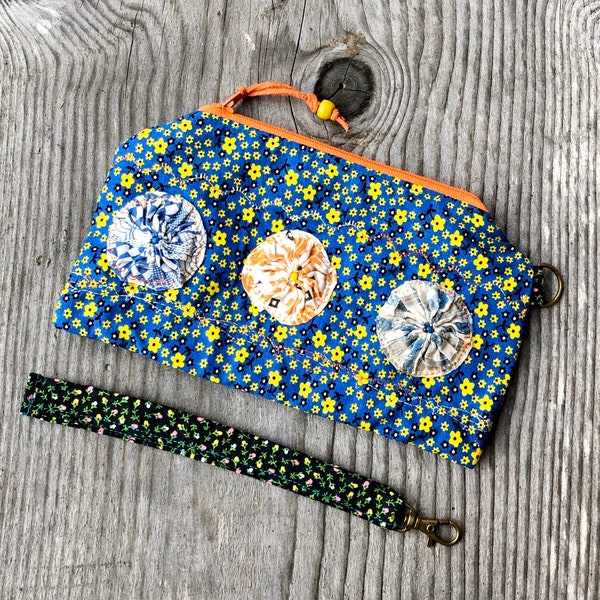 Handmade Zipper Pouch, Vintage 1970's Floral Calico Fabrics, Vintage 1940's Fabric Yo Yo's, Vintage Trim, Lined, Clipped Wrist Strap