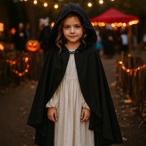 Hooded Cloak For Kids Medieval Renaissance Short Cape Fantasy Fair Witch Hooded Cloak Festival Gothic Halloween Costume for Girls Boys Gift