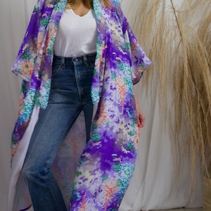Vintage Traditional Japanese Chrysanthemum Asian Purple Floral Print Long Belted Silk Maxi Duster Robe Kimono