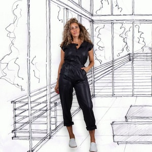 Vintage 80&#39;s Black Slick Wet Look Zip Front Cap Sleeve Lightweight Button Neck Jumpsuit