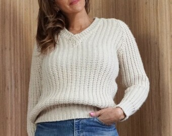 Vintage Wool Chunky Shaker Knit V-Neck Made In Greece Long Sleeve Ivory Sweater