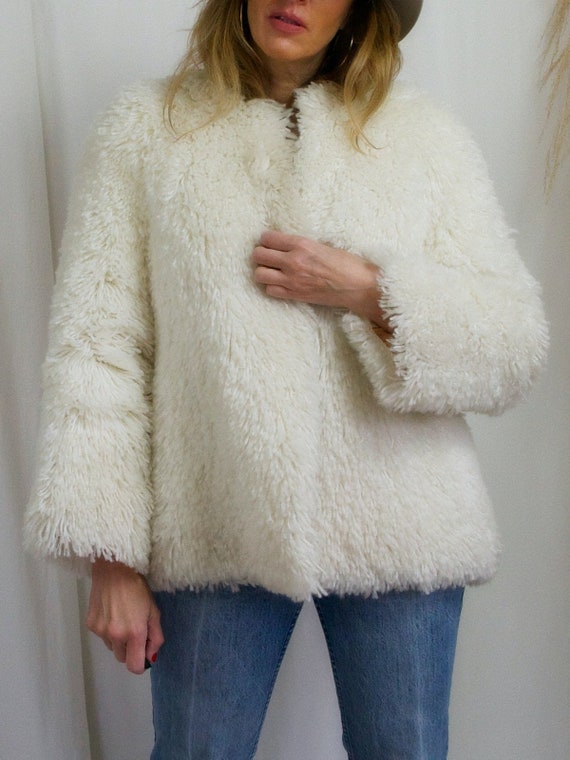 Vintage 70's Creamy Vanilla Bohemian Carpet Shag R