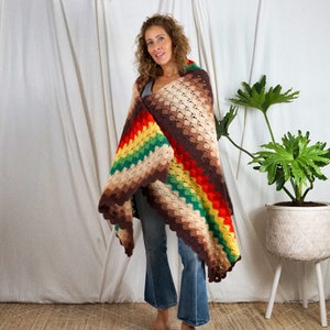 Vintage 70&#39;s Handknit Wool Intricate Crochet Rainbow Stripe Colorful Throw Scalloped Border Wrap Handmade Blanket
