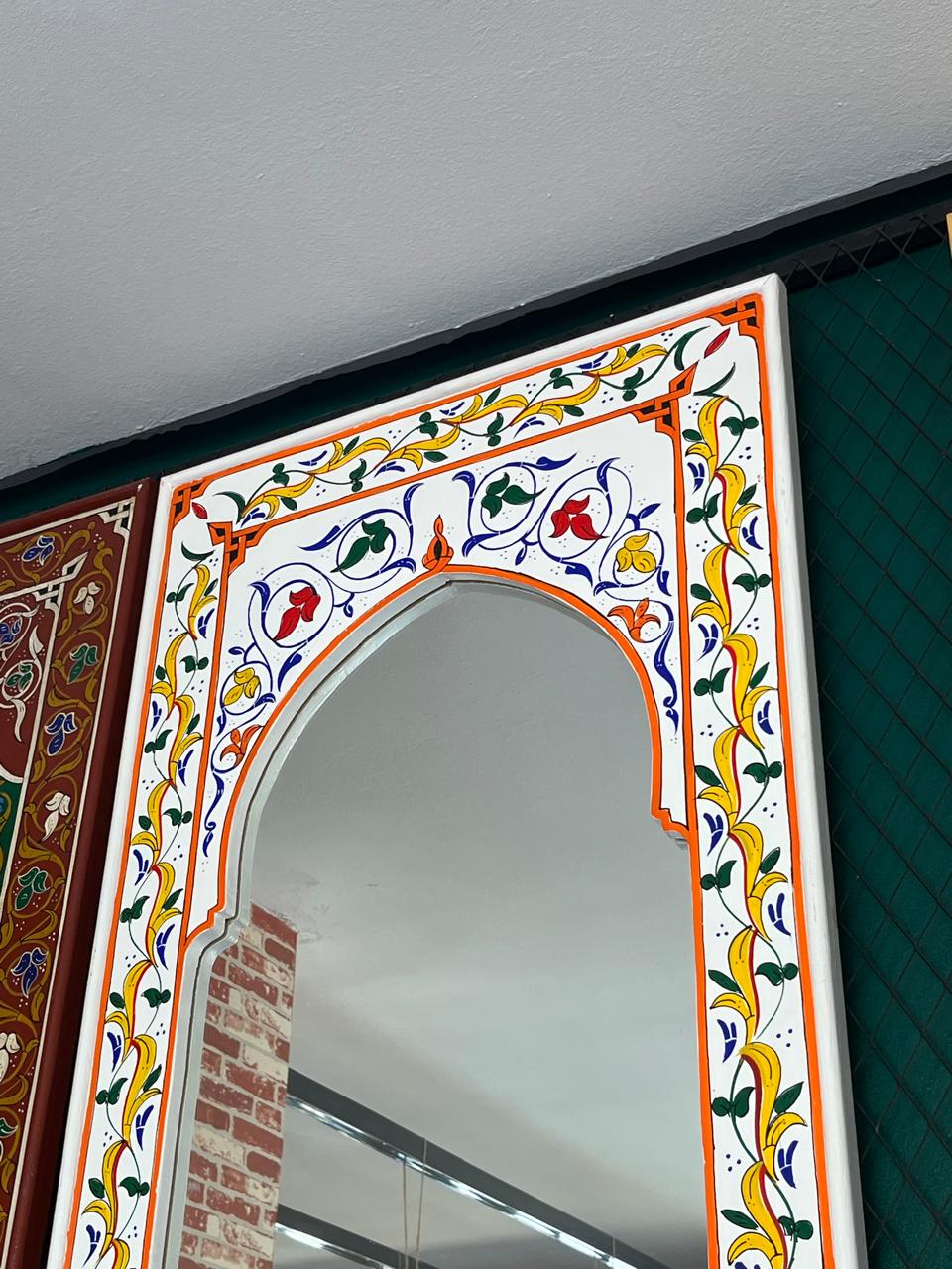 ハンドメイドのモロッコミラー – 骨象嵌風アーチ型壁掛けミラー、花の