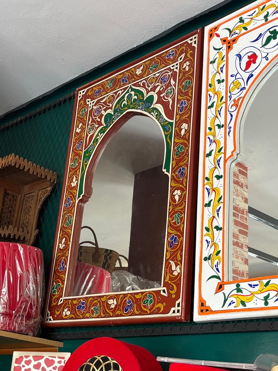 ハンドメイドのモロッコミラー – 骨象嵌風アーチ型壁掛けミラー、花の