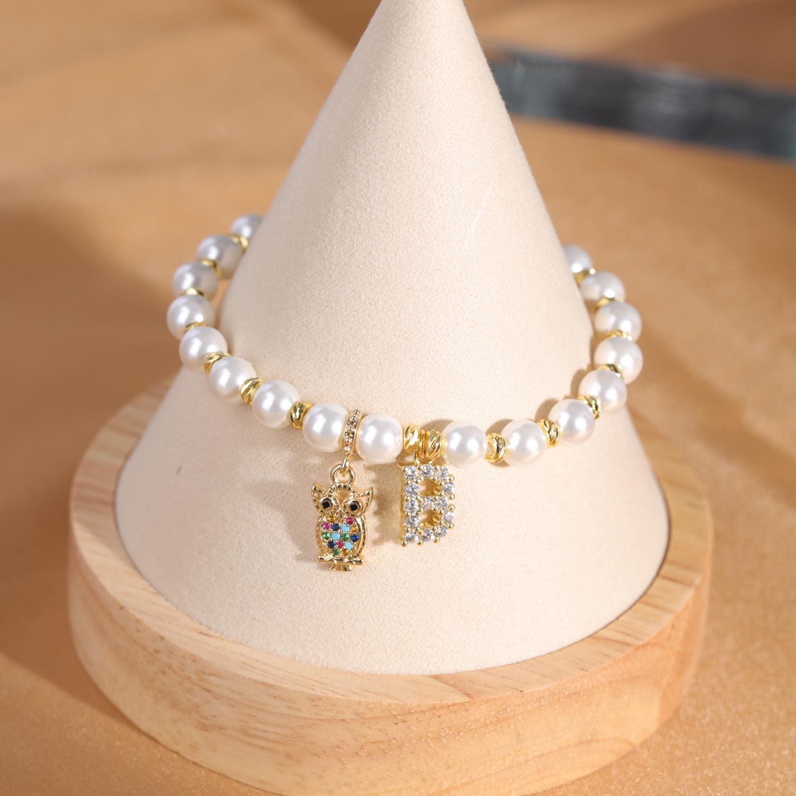Owl Initial Pearl Bracelet &ndash; Personalized Custom Text Bracelet &ndash; Letter Charm Jewelry &n