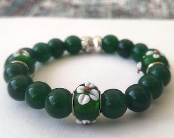 Elegantes Tiefgrünes Achat Armband mit zarten Blumen Lampwork Perlen