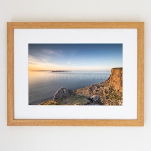 Stampa incorniciata - Rathlin al crepuscolo da Fairhead, Contea di Antrim - Fotografia irlandese
