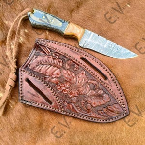 Coltello da cowboy in stile western fatto a mano con fodero - Coltello combinato, coltello damasco, regalo per la festa del papà, regalo di laurea e compleanno.