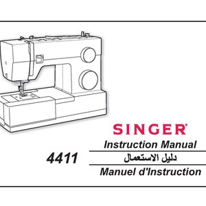 Puede incluir: Un dibujo de línea en blanco y negro de una máquina de coser Singer. El texto dice SINGER Instruction Manual 4411, seguido de texto en árabe y el texto en francés Manuel d'Instruction, todo presentado dentro de un marco rectangular.