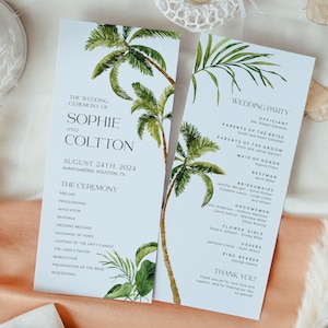 Pode incluir: Um programa de cerimônia de casamento com tema tropical. O programa apresenta uma ilustração em aquarela de palmeiras e o texto "The Wedding Ceremony of Sophie and Coltton, August 24th, 2024, Avantgarden Houston, TX". O programa também inclui uma lista dos eventos da cerimônia de casamento.