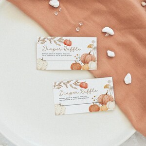 Bewerkbaar ticket voor herfstpompoenluier | Boho herfst babyshower gamekaart | Genderneutrale pompoenbabyshower #pmw025