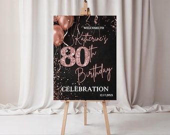 Puede incluir: Un cartel rectangular de bienvenida para cumpleaños con fondo negro, globos en oro rosa, confeti y detalles de purpurina. El texto dice: Welcome to Katherine's 80th Birthday CÉLÉBRATION 12.17.20XX. El cartel está colocado sobre un caballete de madera.