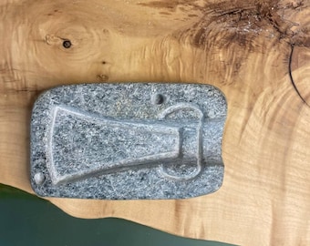 Molde de fundición de granito: réplica de hacha celta de bronce de estilo antiguo