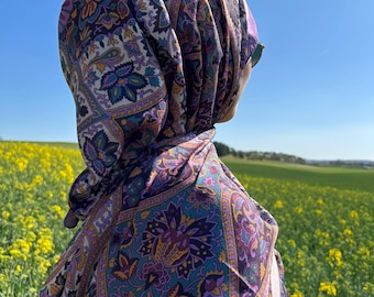 Hiyab/velo étnico con estampado morado