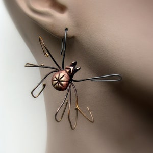 Spider earring image 1