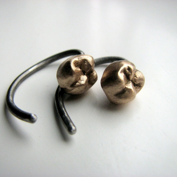 Gauge earrings golden teeth