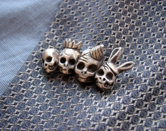 Party of the dead, pin brooch